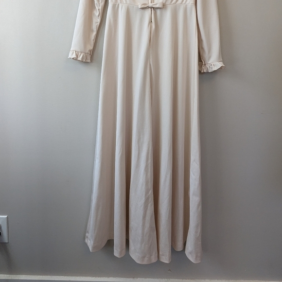 Vintage 70s Lorrie Deb Prairie Ruffle Wedding Gown - Picture 10 of 16